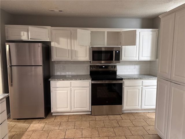 3402 W Center Street, Rogers, AR 72756