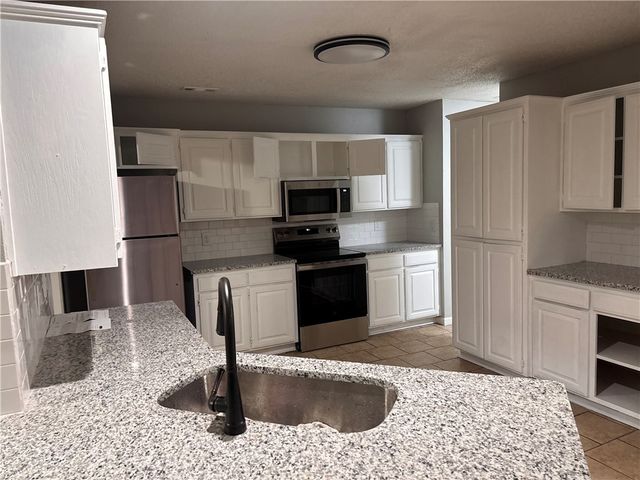 3402 W Center Street, Rogers, AR 72756