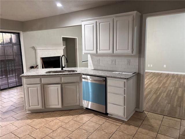 3402 W Center Street, Rogers, AR 72756