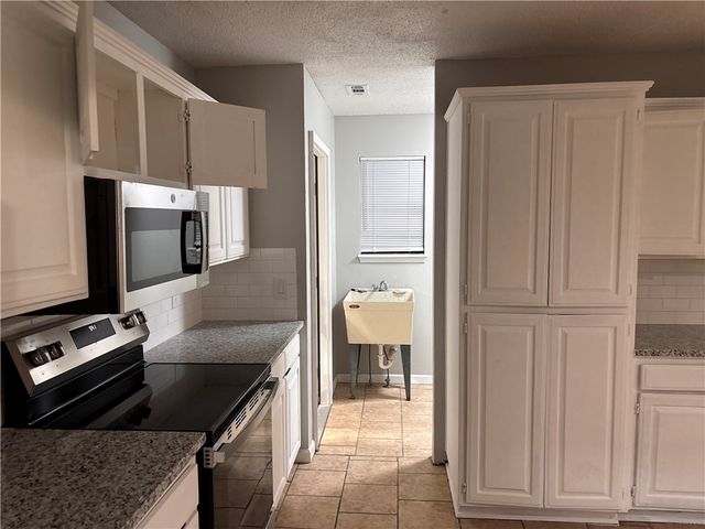 3402 W Center Street, Rogers, AR 72756