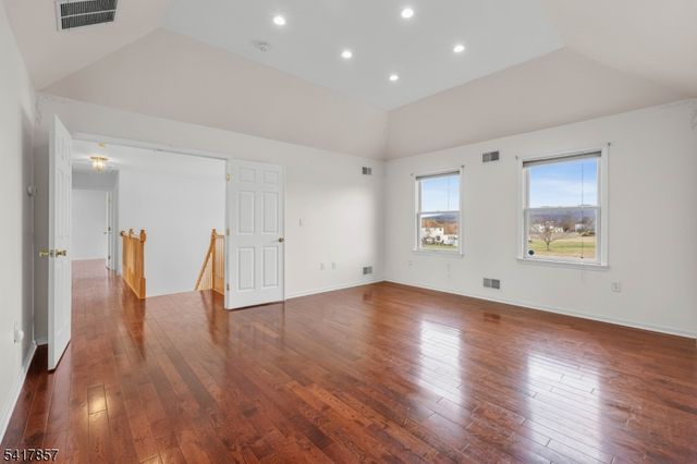 6 Tamzen Ter, Washington Twp., NJ 07882