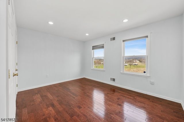 6 Tamzen Ter, Washington Twp., NJ 07882