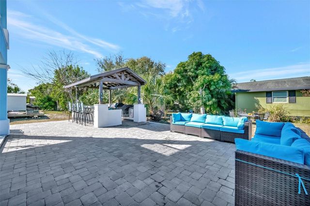 7618 16TH COURT, Sarasota, FL 34243