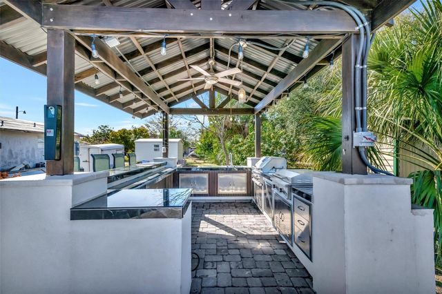 7618 16TH COURT, Sarasota, FL 34243