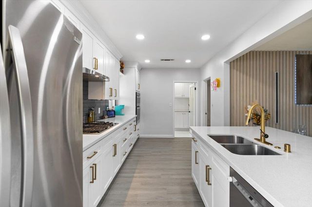 2013 Verano St, Sacramento, CA 95838