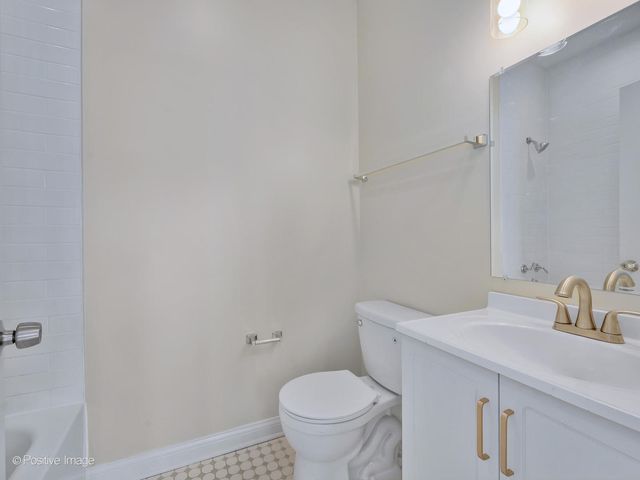 2855 W Arthington Street, Chicago, IL 60612