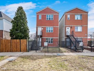 2855 W Arthington Street, Chicago, IL 60612