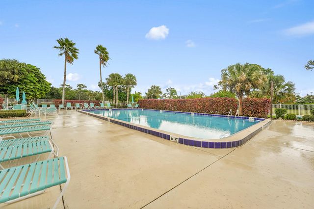 1721 SE Balmoral Court, Port St Lucie, FL 34952