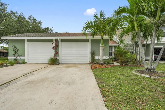 1721 SE Balmoral Court, Port St Lucie, FL 34952