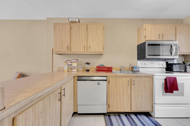 1721 SE Balmoral Court, Port St Lucie, FL 34952