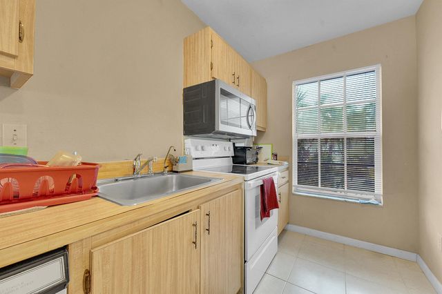 1721 SE Balmoral Court, Port St Lucie, FL 34952