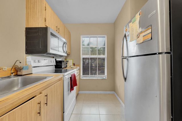 1721 SE Balmoral Court, Port St Lucie, FL 34952