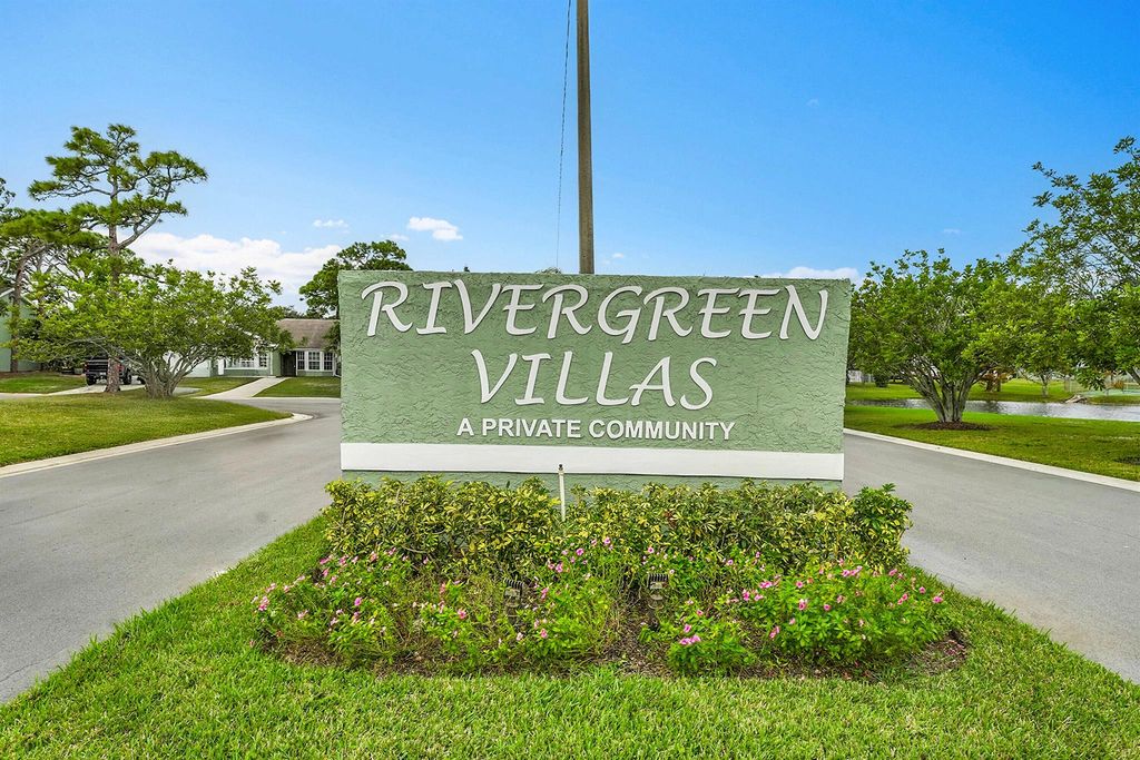 1721 SE Balmoral Court, Port St Lucie, FL 34952