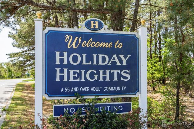 49 Stockport Drive, Toms River, NJ 08757