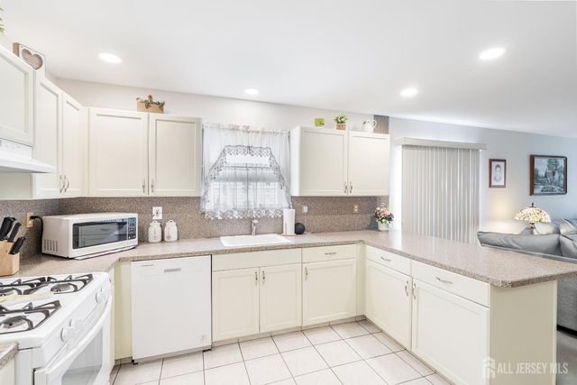 49 Stockport Drive, Toms River, NJ 08757