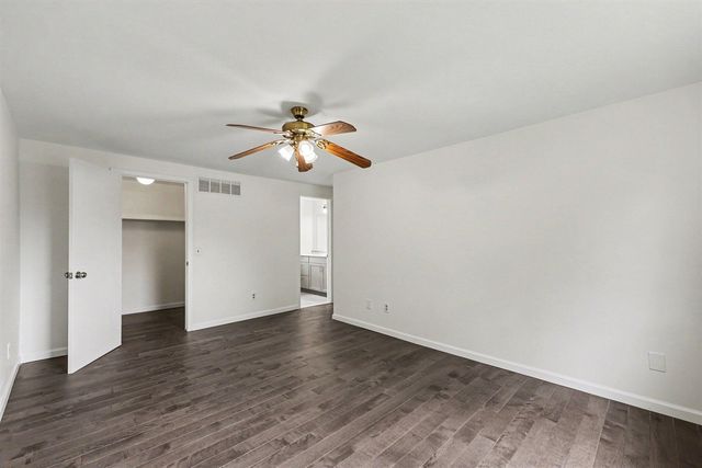 23227 Middlebelt Road, Farmington, MI 48336