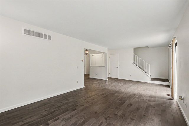 23227 Middlebelt Road, Farmington, MI 48336