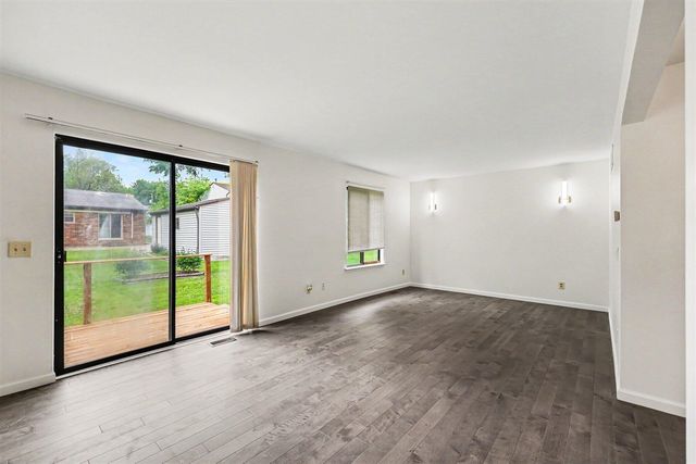 23227 Middlebelt Road, Farmington, MI 48336