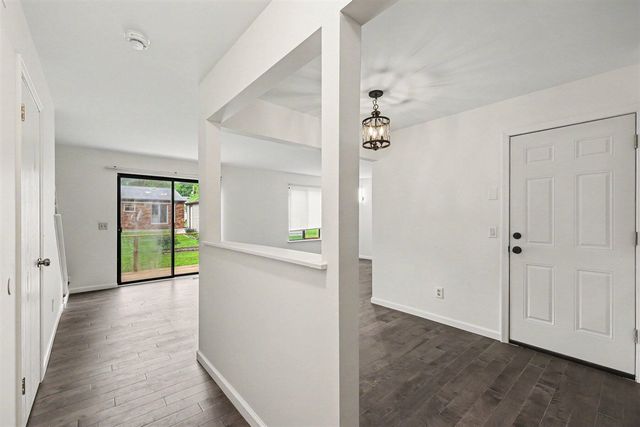 23227 Middlebelt Road, Farmington, MI 48336