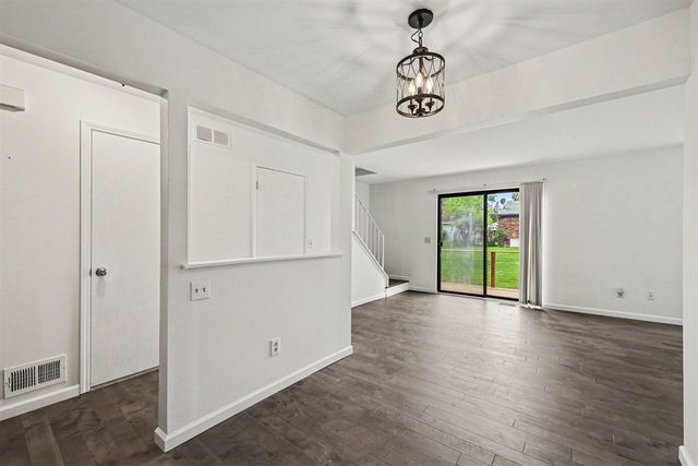 23227 Middlebelt Road, Farmington, MI 48336