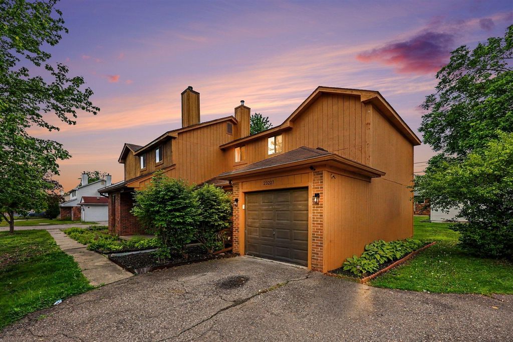 23227 Middlebelt Road, Farmington, MI 48336