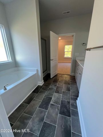 722 Greenwich Place, Richlands, NC 28574