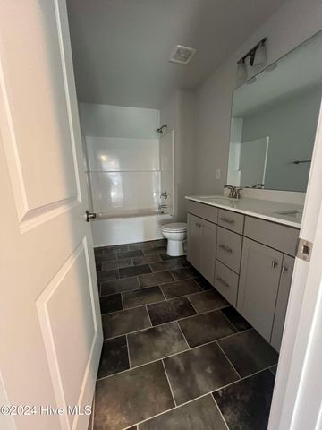 722 Greenwich Place, Richlands, NC 28574