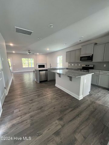 722 Greenwich Place, Richlands, NC 28574
