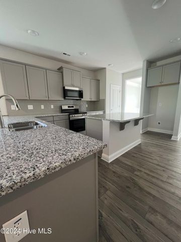 722 Greenwich Place, Richlands, NC 28574