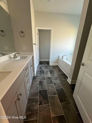 722 Greenwich Place, Richlands, NC 28574