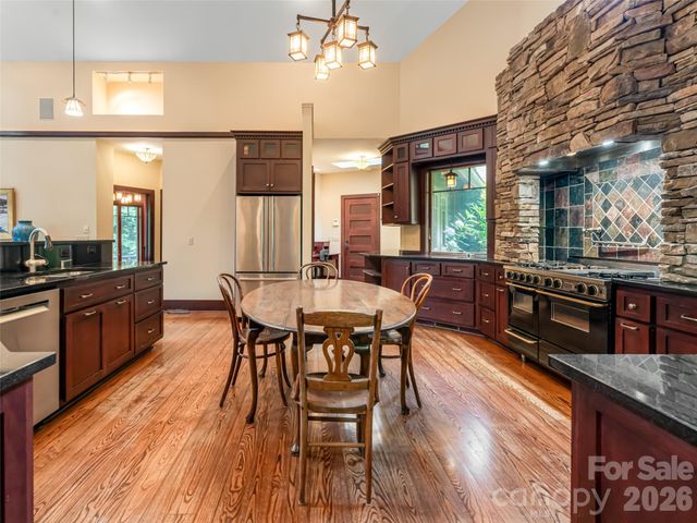 935 Whites Lake Boulevard, Saluda, NC 28773