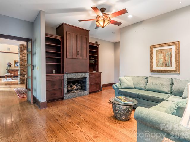 935 Whites Lake Boulevard, Saluda, NC 28773