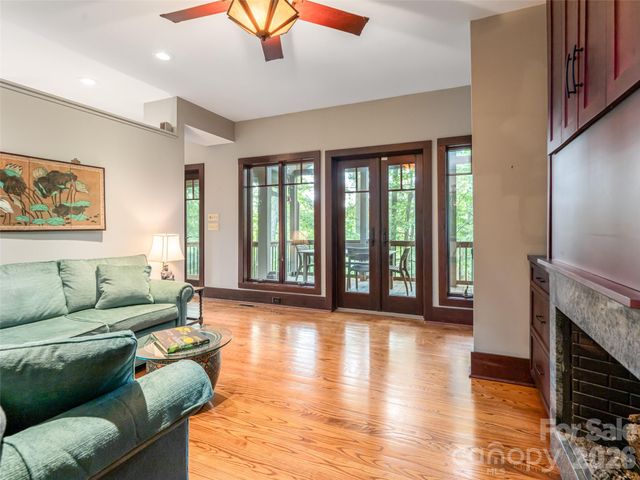 935 Whites Lake Boulevard, Saluda, NC 28773