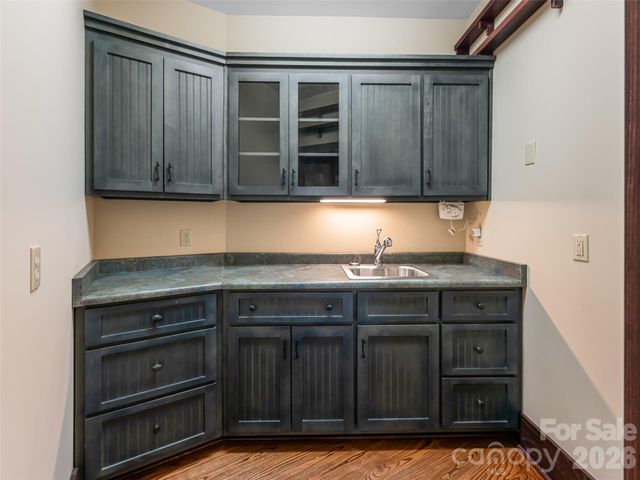 935 Whites Lake Boulevard, Saluda, NC 28773