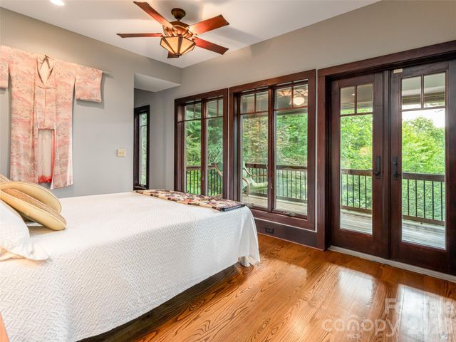 935 Whites Lake Boulevard, Saluda, NC 28773