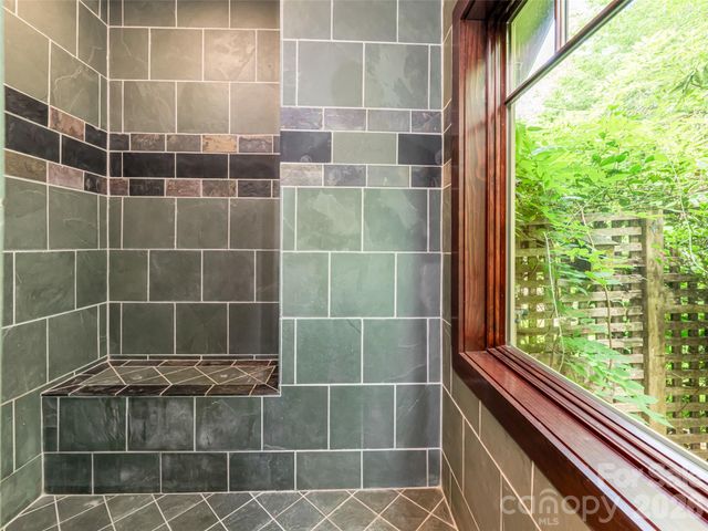 935 Whites Lake Boulevard, Saluda, NC 28773