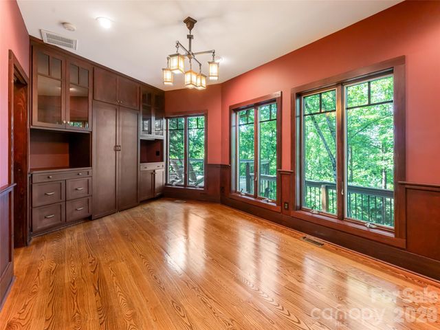 935 Whites Lake Boulevard, Saluda, NC 28773