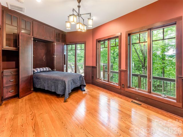 935 Whites Lake Boulevard, Saluda, NC 28773