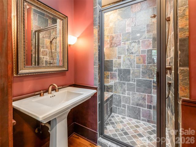 935 Whites Lake Boulevard, Saluda, NC 28773