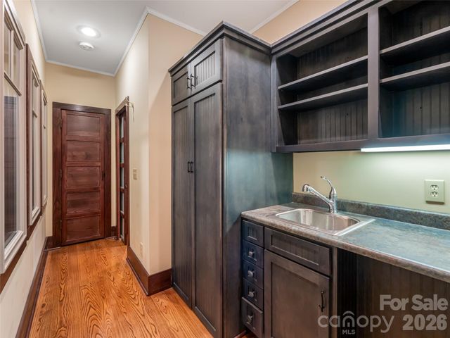 935 Whites Lake Boulevard, Saluda, NC 28773