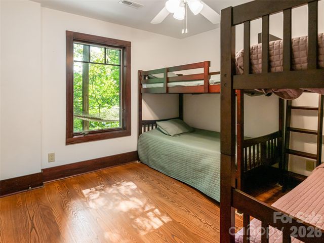 935 Whites Lake Boulevard, Saluda, NC 28773