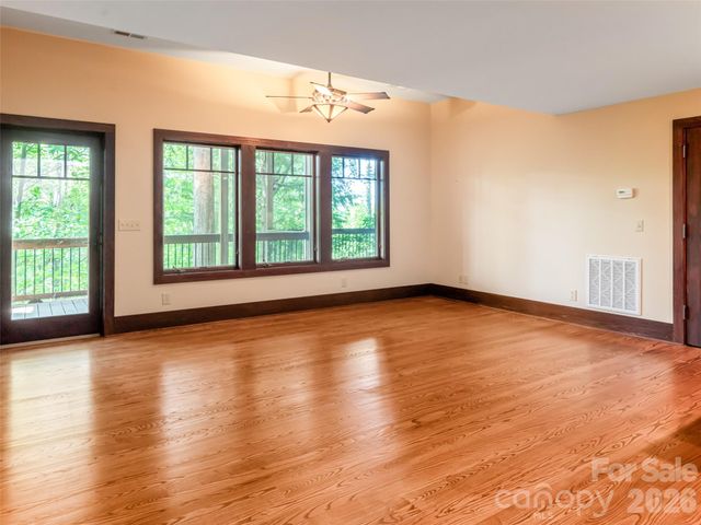 935 Whites Lake Boulevard, Saluda, NC 28773