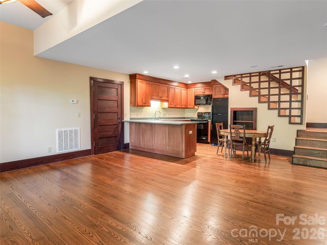 935 Whites Lake Boulevard, Saluda, NC 28773