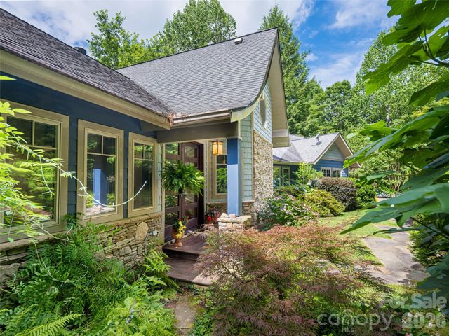 935 Whites Lake Boulevard, Saluda, NC 28773