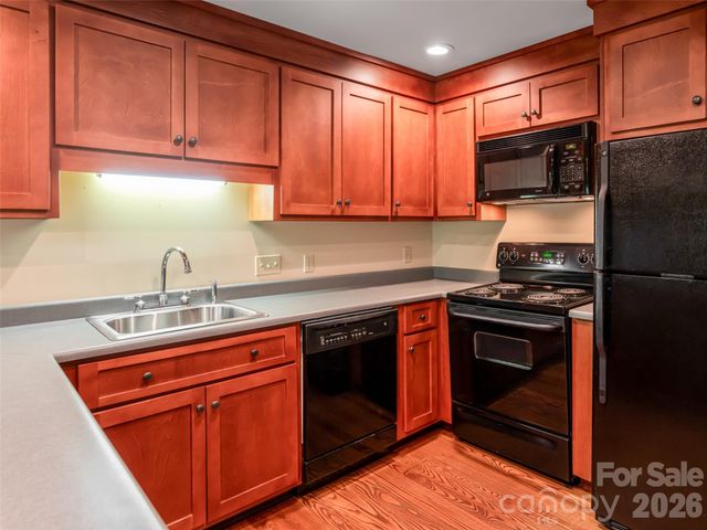 935 Whites Lake Boulevard, Saluda, NC 28773
