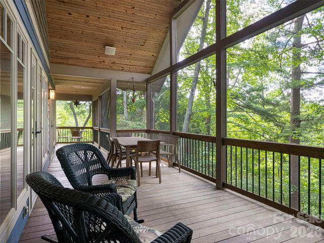 935 Whites Lake Boulevard, Saluda, NC 28773