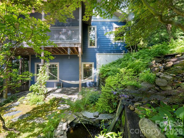 935 Whites Lake Boulevard, Saluda, NC 28773
