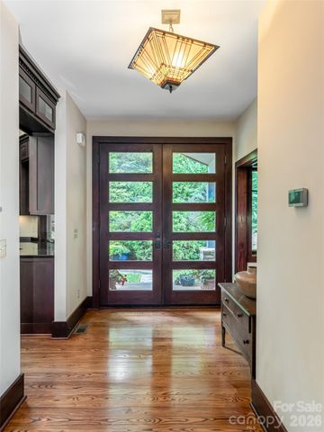 935 Whites Lake Boulevard, Saluda, NC 28773