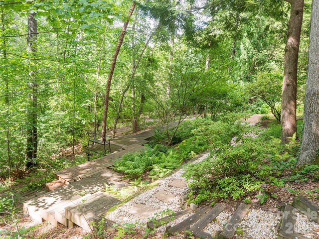 935 Whites Lake Boulevard, Saluda, NC 28773