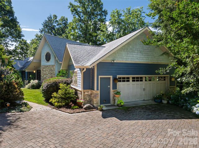 935 Whites Lake Boulevard, Saluda, NC 28773